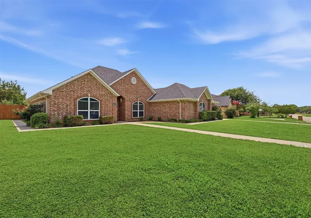 Photo 2 of Sale Pending at 2502 Evelyn Rd, Whitesboro, TX 76273 | MLS# 21275977 | Listing updated on 2026-08-01