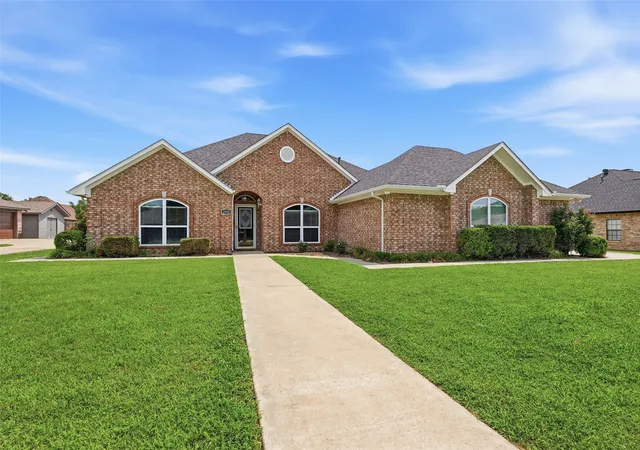 Photo 3 of Sale Pending at 2502 Evelyn Rd, Whitesboro, TX 76273 | MLS# 21275977 | Listing updated on 2026-08-01