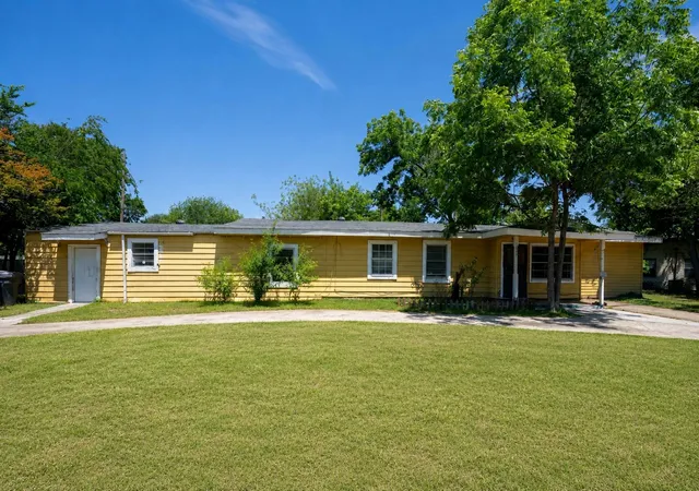Photo 2 of Sale Pending at 1623 Fresno St, Dallas, TX 75217 | MLS# 21268937 | Listing updated on 2026-09-15