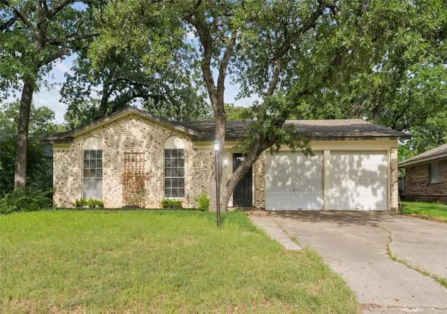 Photo 1 of Sale Pending at 1213 Pin Oak Dr, Denton, TX 76209 | MLS# 21275258 | Listing updated on 2026-09-23