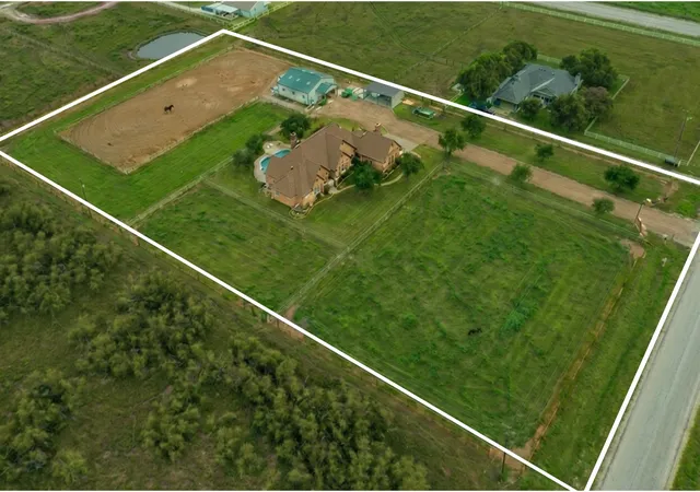 Photo 3 of Single family home for sale at 13507 Friendship Rd, Pilot Point, TX 76258 | MLS# 21276077 | Listing updated on 2026-09-17