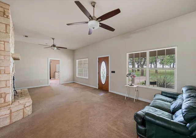 Photo 4 of House for sale at 1134 Us Hwy 380 E, Graham, TX 76450 | MLS# 21273013 | Listing updated on 2026-10-07