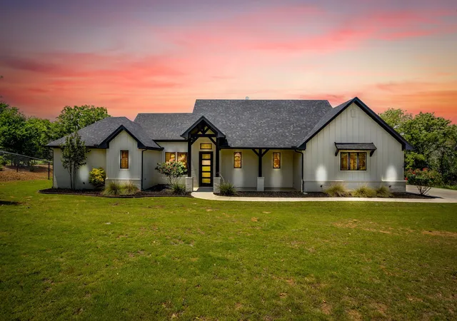 Photo 3 of Single family home for sale at 1057 Resolute Rd, Millsap, TX 76066 | MLS# 21276335 | Listing updated on 2026-09-20