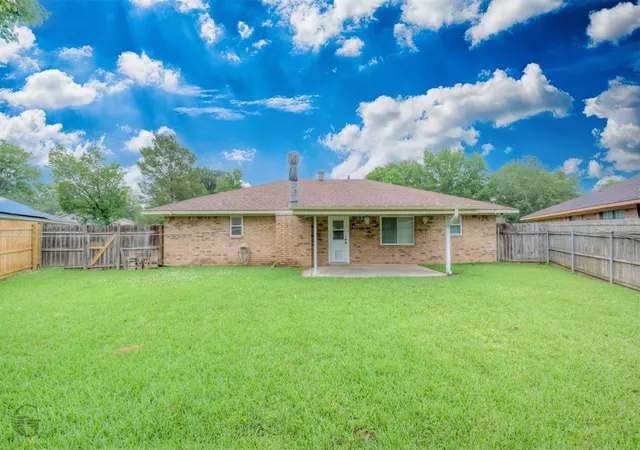 Photo 2 of Single family home for sale at 9248 Dawn Ridge Dr, Shreveport, LA 71118 | MLS# 21275922 | Listing updated on 2026-09-13