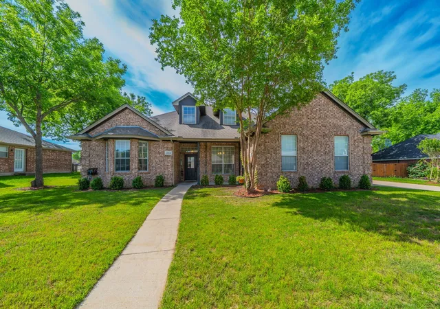 Photo 2 of Single family home for sale at 2114 Sagewood Dr, Weatherford, TX 76087 | MLS# 21270567 | Listing updated on 2026-09-08