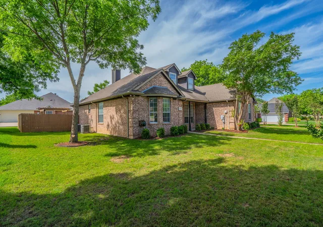 Photo 3 of Single family home for sale at 2114 Sagewood Dr, Weatherford, TX 76087 | MLS# 21270567 | Listing updated on 2026-09-08