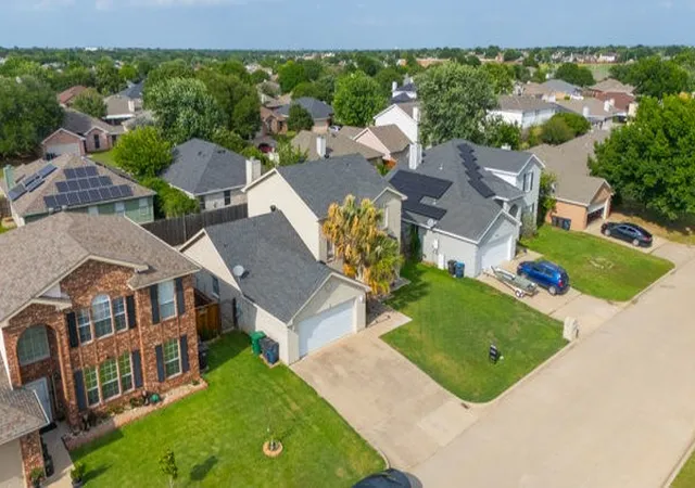 Photo 4 of Single family home for sale at 4024 Busch Gardens Dr, Fort Worth, TX 76123 | MLS# 21276748 | Listing updated on 2026-09-09