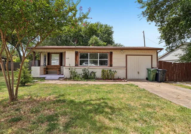 Photo 1 of Single family home for sale at 1812 Melissa St, Arlington, TX 76010 | MLS# 21277157 | Listing updated on 2026-09-11