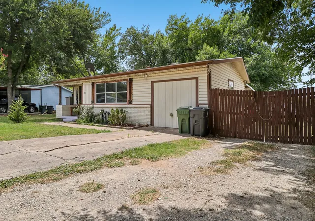 Photo 2 of Single family home for sale at 1812 Melissa St, Arlington, TX 76010 | MLS# 21277157 | Listing updated on 2026-09-11