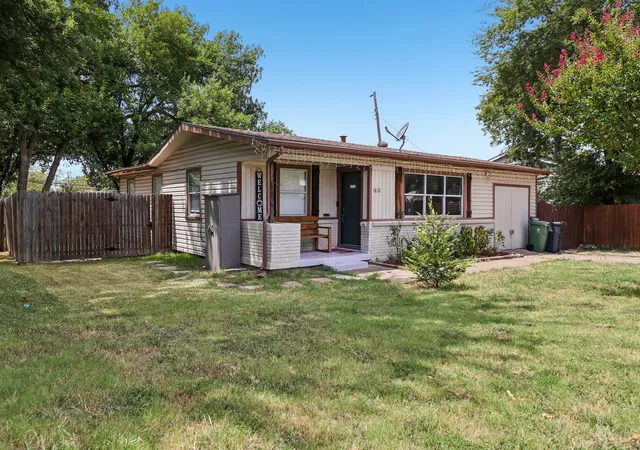 Photo 3 of Single family home for sale at 1812 Melissa St, Arlington, TX 76010 | MLS# 21277157 | Listing updated on 2026-09-11
