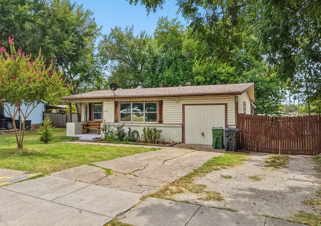 Photo 4 of Single family home for sale at 1812 Melissa St, Arlington, TX 76010 | MLS# 21277157 | Listing updated on 2026-09-11