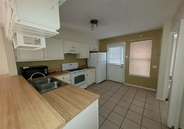 Photo 2 of Sale Pending at 1801 W Spring Creek Pkwy #F2, Plano, TX 75023 | MLS# 21277170 | Listing updated on 2026-07-30