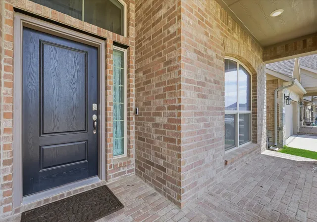 Photo 4 of Single family home for sale at 2000 Drover St, Justin, TX 76247 | MLS# 21272848 | Listing updated on 2026-07-30