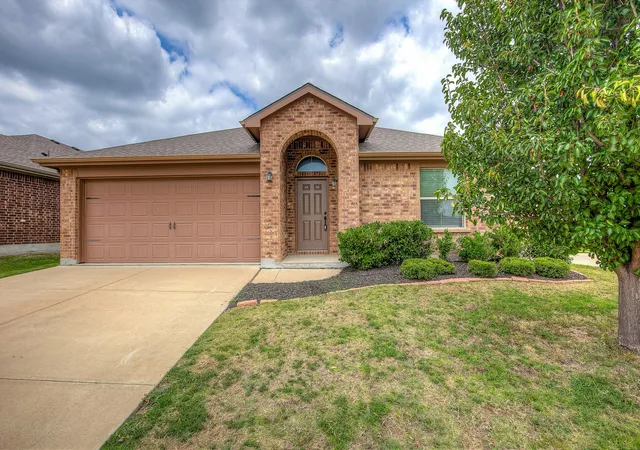 Photo 2 of Single family home for sale at 6300 Leaping Fawn Dr, Fort Worth, TX 76179 | MLS# 21275999 | Listing updated on 2026-07-31