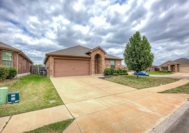Photo 3 of Single family home for sale at 6300 Leaping Fawn Dr, Fort Worth, TX 76179 | MLS# 21275999 | Listing updated on 2026-07-31