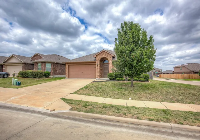 Photo 3 of Single family home for sale at 6300 Leaping Fawn Dr, Fort Worth, TX 76179 | MLS# 21275999 | Listing updated on 2026-07-31