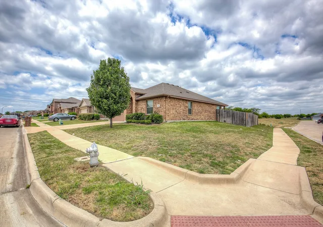 Photo 4 of Single family home for sale at 6300 Leaping Fawn Dr, Fort Worth, TX 76179 | MLS# 21275999 | Listing updated on 2026-07-31