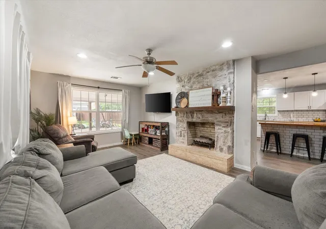 Photo 2 of Single family home for sale at 951 Faircrest Dr, Fairfield, TX 75840 | MLS# 21277097 | Listing updated on 2026-07-28