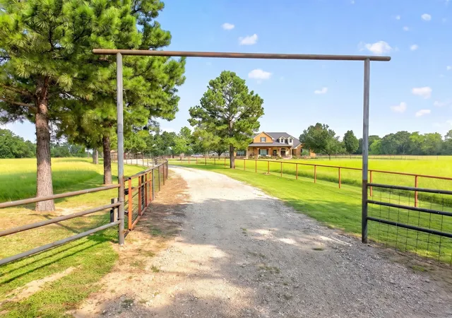 Photo 3 of Single family home for sale at 895 Vz County Road 3216, Wills Point, TX 75169 | MLS# 21274669 | Listing updated on 2026-10-01