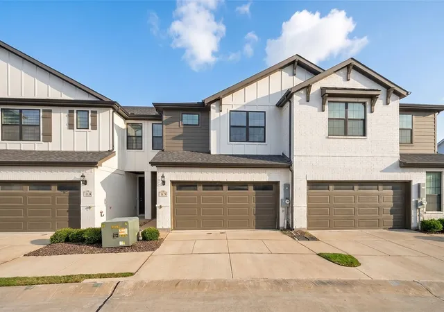 Townhouse for sale at 1129 Rusk Wy, Lewisville, TX 75077 | MLS# 21277358
