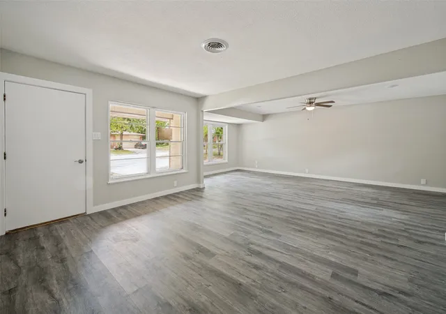 Photo 3 of Single family home for sale at 1305 W Lavender Ln, Arlington, TX 76013 | MLS# 21276978 | Listing updated on 2026-07-30
