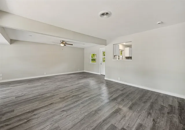 Photo 4 of Single family home for sale at 1305 W Lavender Ln, Arlington, TX 76013 | MLS# 21276978 | Listing updated on 2026-07-30