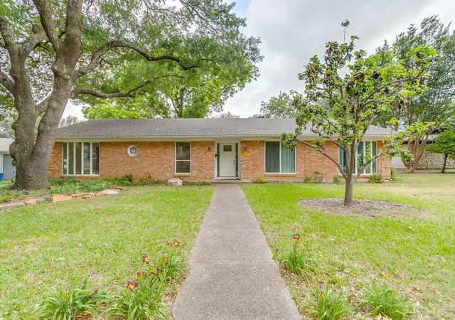 Photo 1 of Sale Pending at 4000 Sundown Dr, Fort Worth, TX 76116 | MLS# 21272087 | Listing updated on 2026-09-11