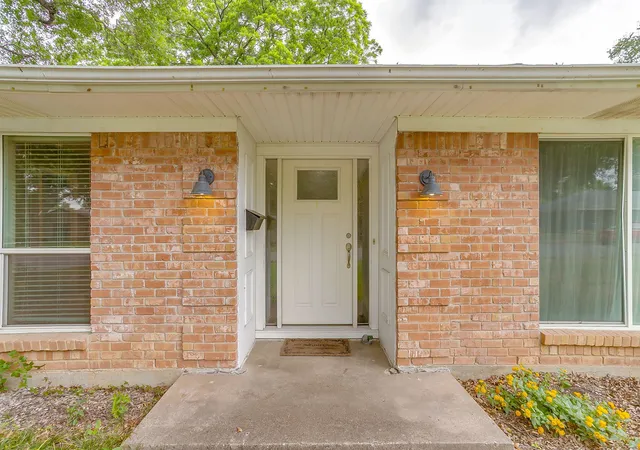 Photo 3 of Sale Pending at 4000 Sundown Dr, Fort Worth, TX 76116 | MLS# 21272087 | Listing updated on 2026-09-11