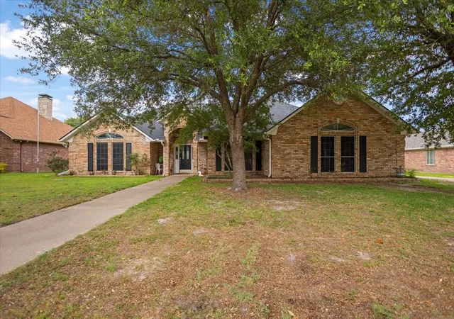 Photo 3 of Single family home for sale at 113 Saint Andrews Cir, Hideaway, TX 75771 | MLS# 21276958 | Listing updated on 2026-09-28