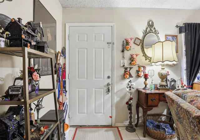 Photo 4 of Single family home for sale at 606 E Barton St, Granbury, TX 76048 | MLS# 21267567 | Listing updated on 2026-10-07