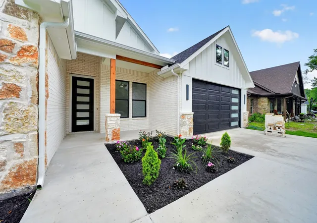 Photo 1 of Single family home for sale at 120 Springwood Rd, Enchanted Oaks, TX 75156 | MLS# 21272372 | Listing updated on 2026-09-08