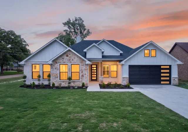 Photo 2 of Single family home for sale at 120 Springwood Rd, Enchanted Oaks, TX 75156 | MLS# 21272372 | Listing updated on 2026-09-08