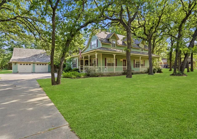 Photo 2 of Single family home for sale at 1000 Barry Ln, Cleburne, TX 76031 | MLS# 21274578 | Listing updated on 2026-07-29