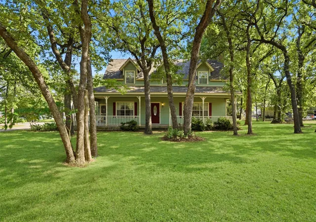 Photo 3 of Single family home for sale at 1000 Barry Ln, Cleburne, TX 76031 | MLS# 21274578 | Listing updated on 2026-07-29