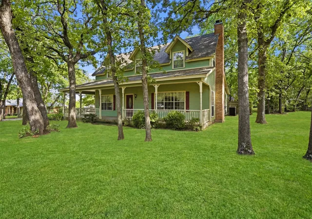Photo 4 of Single family home for sale at 1000 Barry Ln, Cleburne, TX 76031 | MLS# 21274578 | Listing updated on 2026-07-29