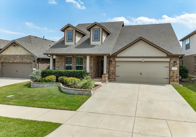 Photo 2 of Single family home for sale at 2527 Candle Ln, Justin, TX 76247 | MLS# 21277565 | Listing updated on 2026-09-10