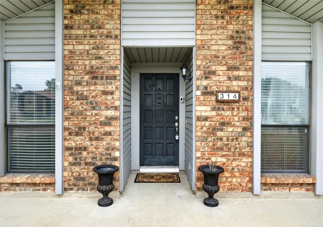 Photo 3 of Sale Pending at 314 Willow Springs Ct, Coppell, TX 75019 | MLS# 21270775 | Listing updated on 2026-09-22