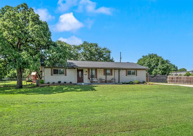 Photo 3 of Sale Pending at 5656 Oak Haven Dr, Fort Worth, TX 76244 | MLS# 21276277 | Listing updated on 2026-09-14
