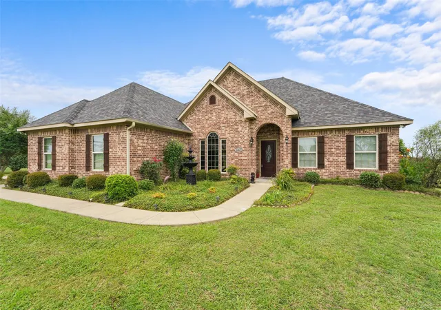 Photo 1 of Single family home for sale at 1243 Chartres, Kaufman, TX 75142 | MLS# 21277409 | Listing updated on 2026-10-02