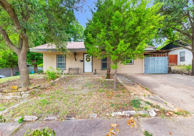 Photo 4 of Single family home for sale at 918 Garden Dr, Garland, TX 75040 | MLS# 21268663 | Listing updated on 2026-09-30