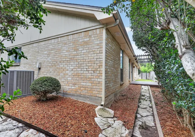 Photo 3 of Single family home for sale at 4083 Hidden View Cir, Fort Worth, TX 76109 | MLS# 21276783 | Listing updated on 2026-09-12