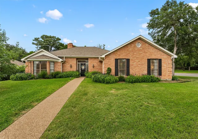 Photo 2 of Single family home for sale at 3400 Hearthwood Cir, Waco, TX 76708 | MLS# 21277561 | Listing updated on 2026-09-21