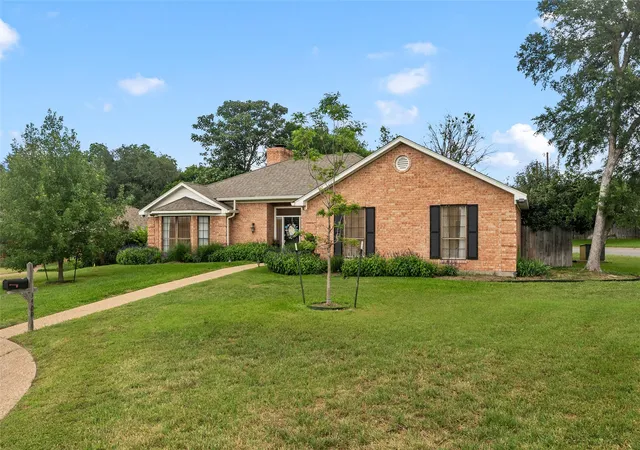 Photo 3 of Single family home for sale at 3400 Hearthwood Cir, Waco, TX 76708 | MLS# 21277561 | Listing updated on 2026-09-21