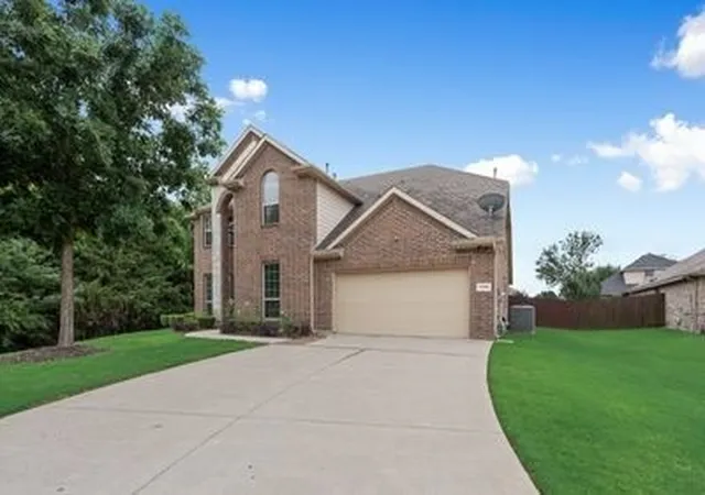 Photo 2 of Sale Pending at 1300 Bellingham Cir, Red Oak, TX 75154 | MLS# 21277970 | Listing updated on 2026-09-11