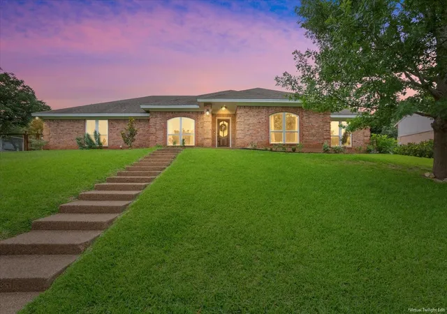 Photo 1 of Sale Pending at 10025 Forest View Dr, Woodway, TX 76712 | MLS# 21274055 | Listing updated on 2026-10-04