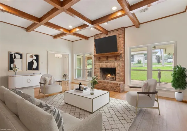 Photo 2 of Sale Pending at 10025 Forest View Dr, Woodway, TX 76712 | MLS# 21274055 | Listing updated on 2026-10-04