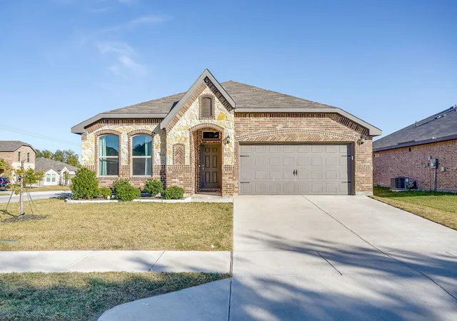 Photo 3 of Single family home for sale at 5828 Utopia Dr, Fort Worth, TX 76179 | MLS# 21278241 | Listing updated on 2026-07-31