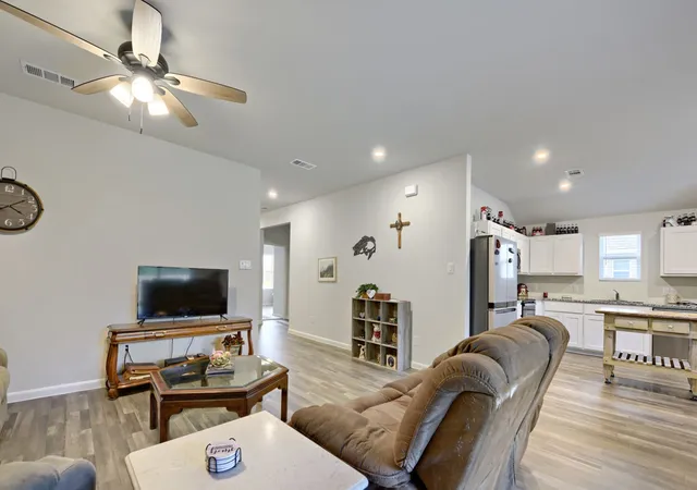Photo 3 of Single family home for sale at 420 Jameson St, Springtown, TX 76082 | MLS# 21278283 | Listing updated on 2026-09-29
