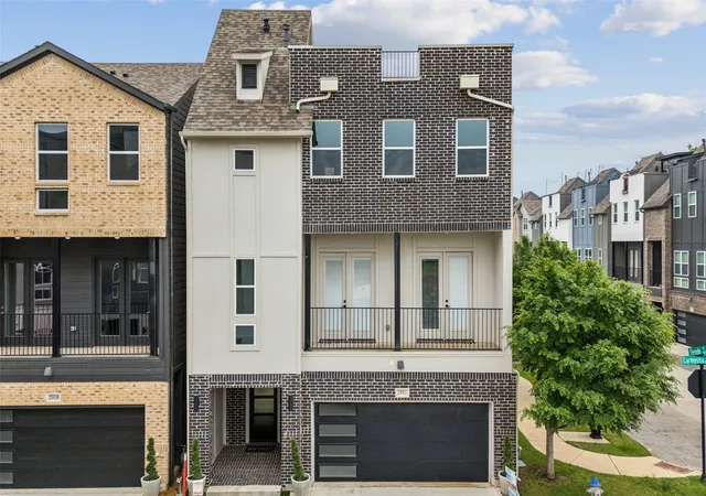 Photo 1 of Single family home for sale at 2541 Carmelita St, Dallas, TX 75212 | MLS# 21278383 | Listing updated on 2026-09-13
