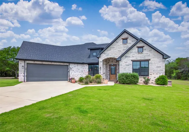 Photo 1 of Sale Pending at 18107 Forrest Dr, Whitney, TX 76692 | MLS# 21275133 | Listing updated on 2026-09-14